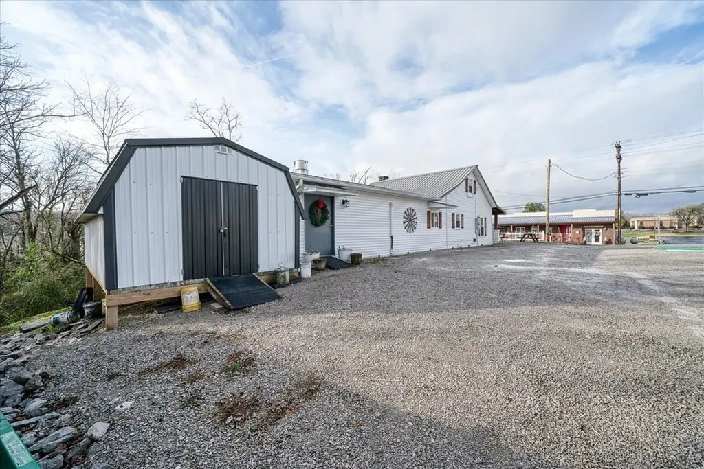 104 N Main Street Byrdstown TN 38549
