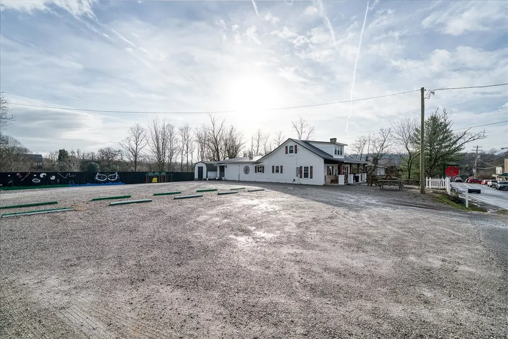 104 N Main Street Byrdstown TN 38549