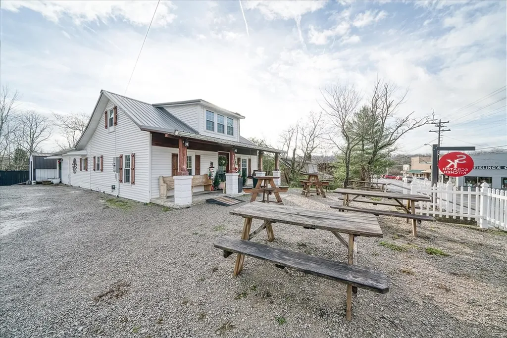 104 N Main Street Byrdstown TN 38549