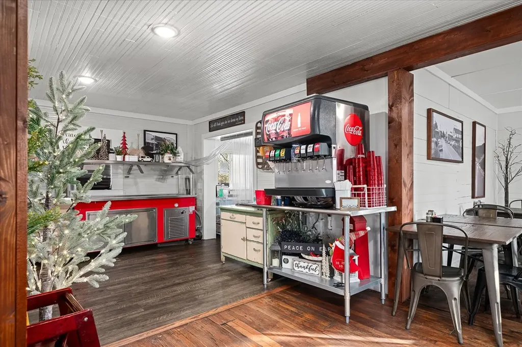 104 N Main Street Byrdstown TN 38549