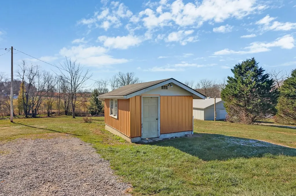 1065 Old Grimsley Road Grimsley TN 38556