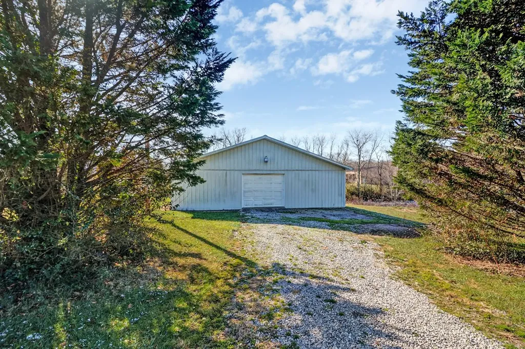 1065 Old Grimsley Road Grimsley TN 38556