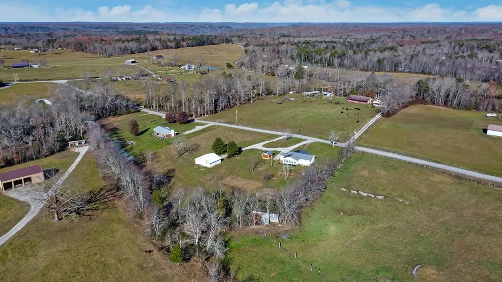 1065 Old Grimsley Road Grimsley TN 38556