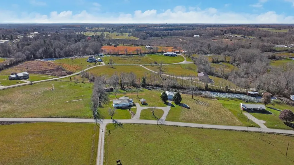 1065 Old Grimsley Road Grimsley TN 38556