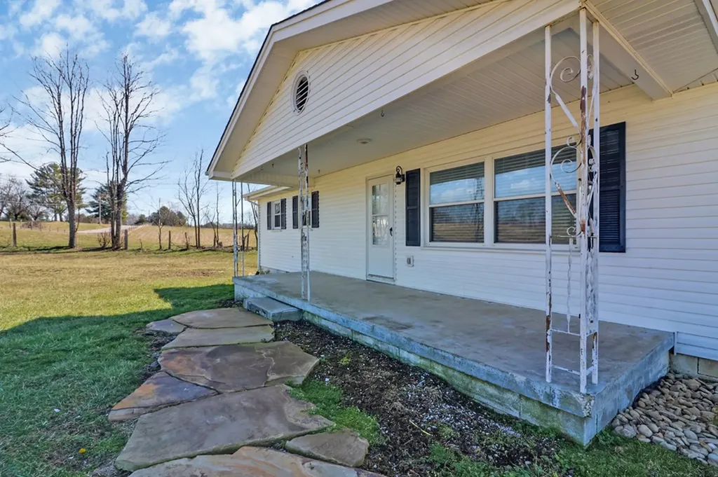 1065 Old Grimsley Road Grimsley TN 38556