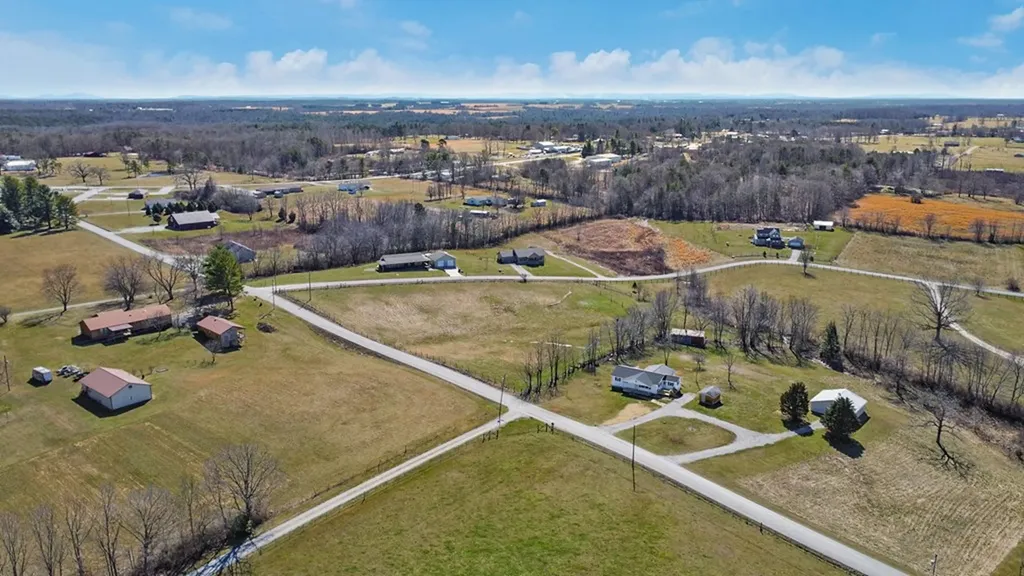 1065 Old Grimsley Road Grimsley TN 38556