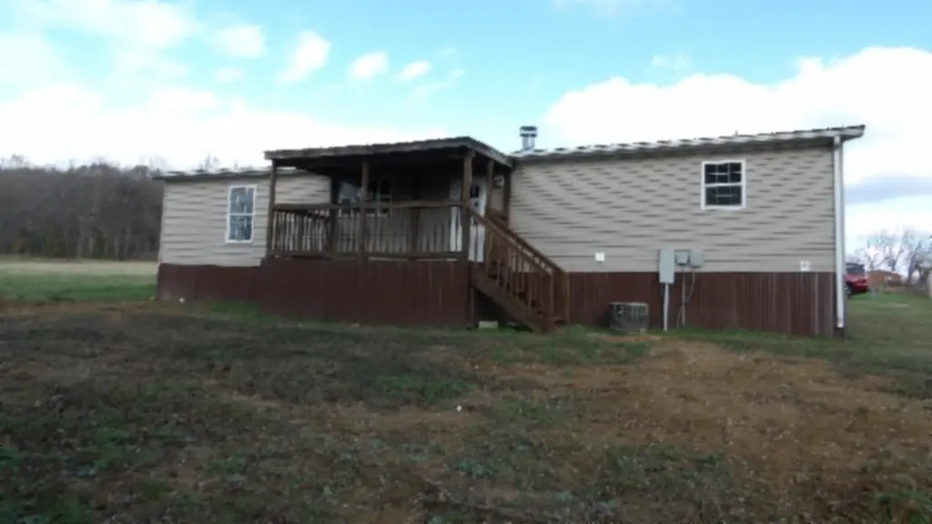 11508 Clay County Highway Moss TN 38575