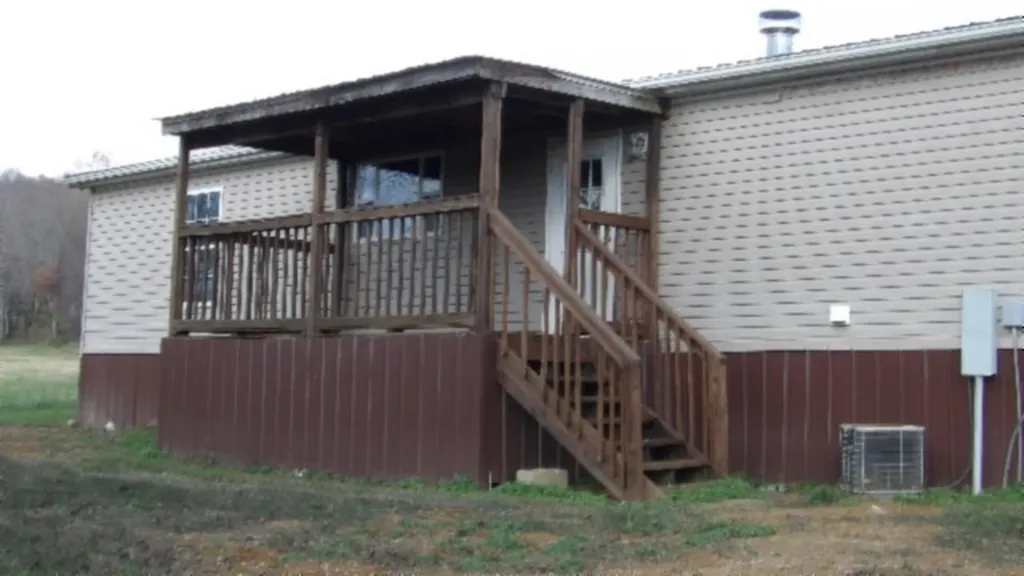 11508 Clay County Highway Moss TN 38575