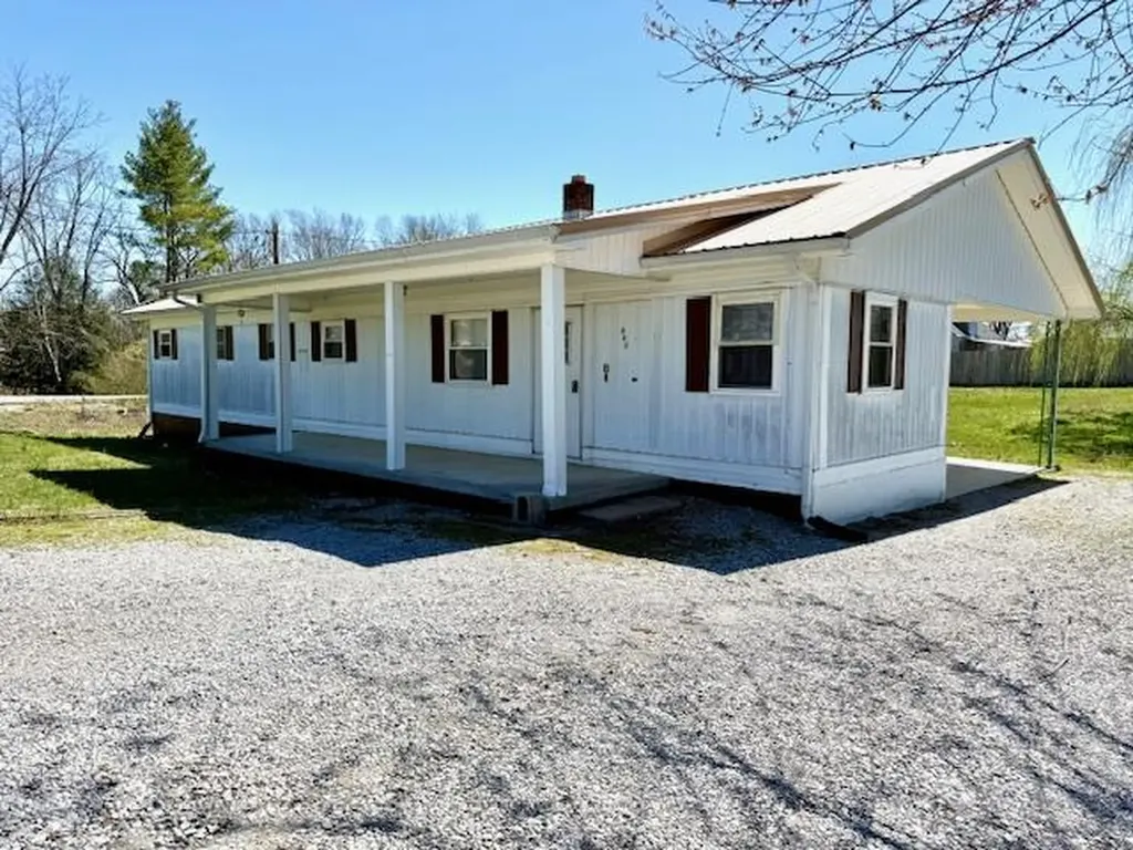 208 Grace Avenue Baxter TN 38544