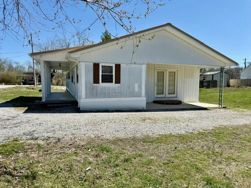 208 Grace Avenue Baxter TN 38544