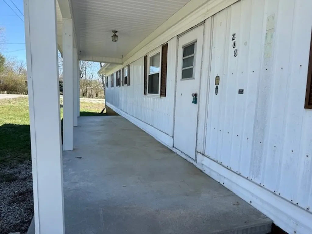 208 Grace Avenue Baxter TN 38544