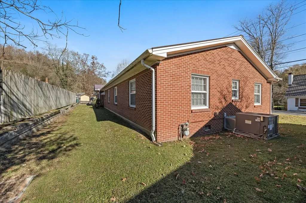 205 N Murray Street Gainesboro TN 38562