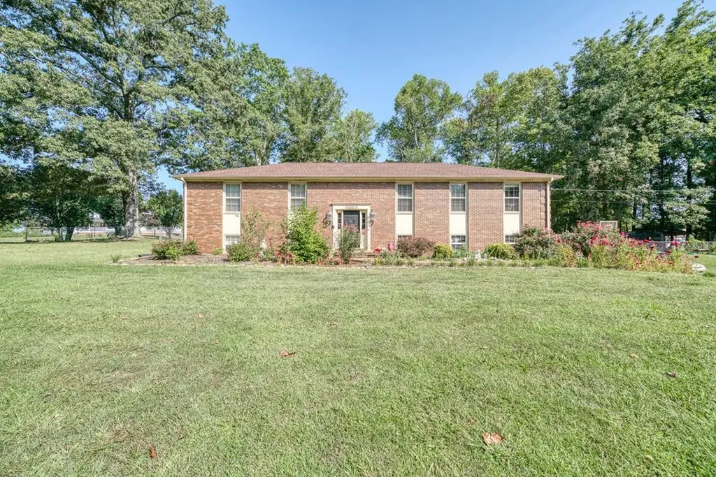 1615 W Whitehall Road Cookeville TN 38501