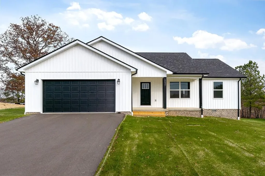 4437 Window Cliff Baxter TN 38544