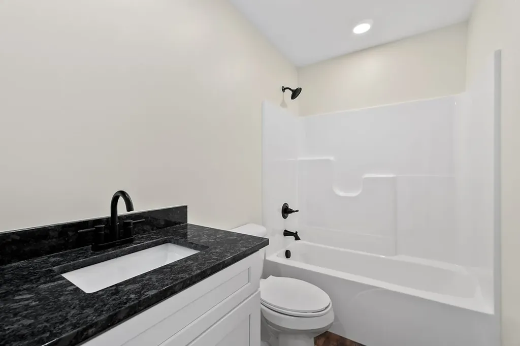 4437 Window Cliff Baxter TN 38544