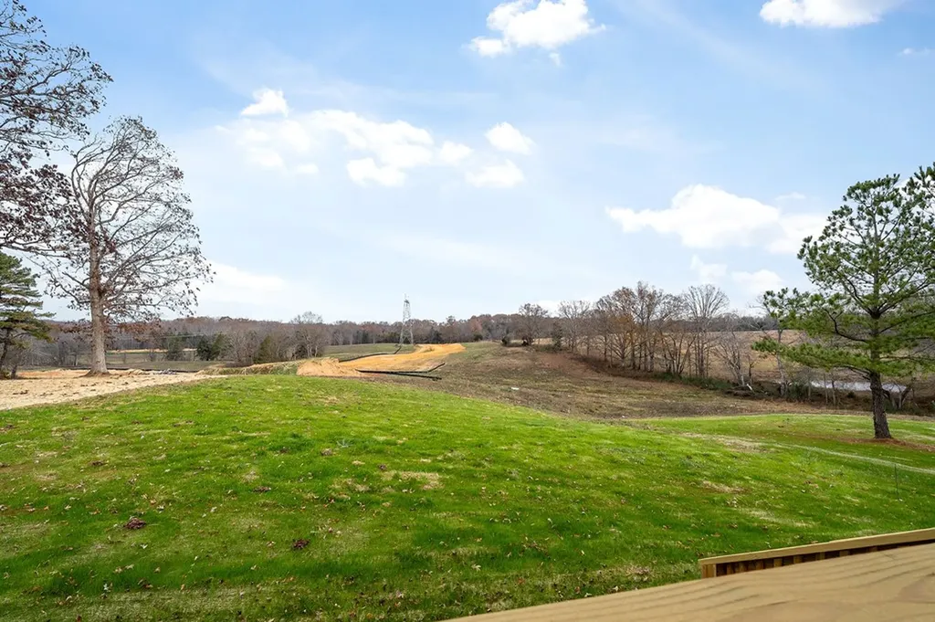 4437 Window Cliff Baxter TN 38544