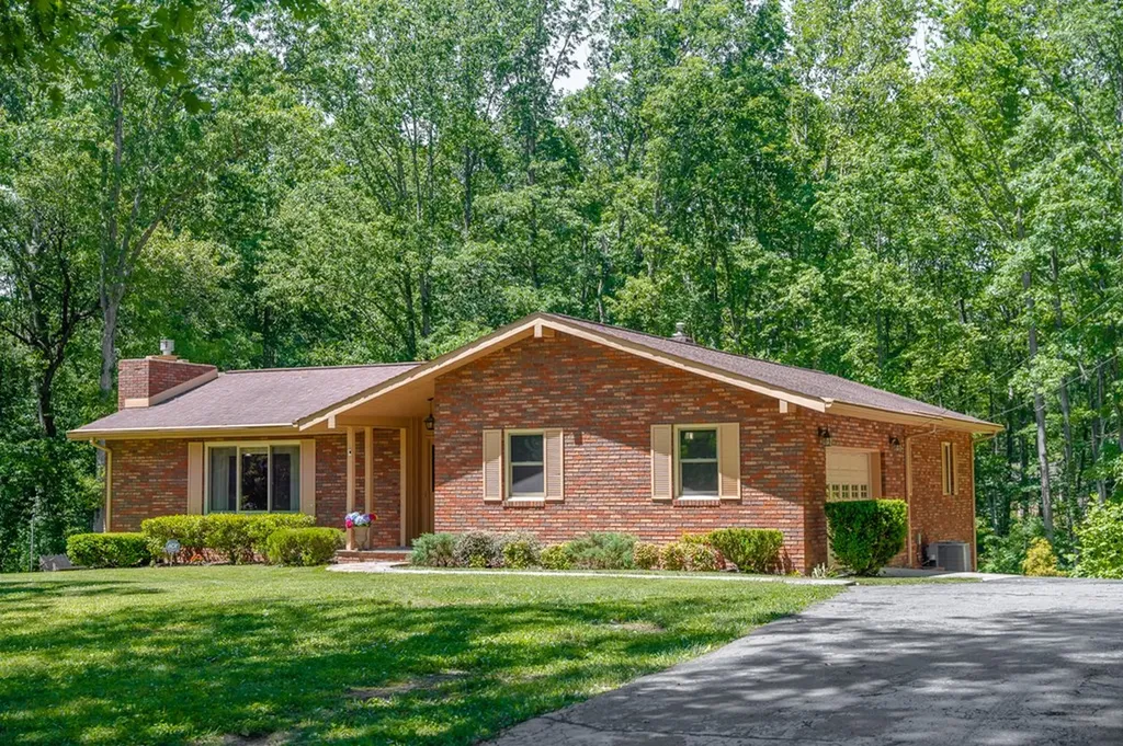 1121 Circle Drive Jamestown TN 38556