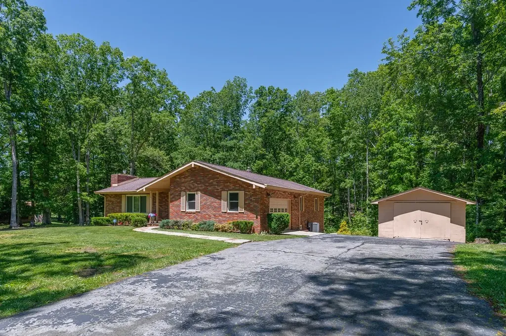 1121 Circle Drive Jamestown TN 38556