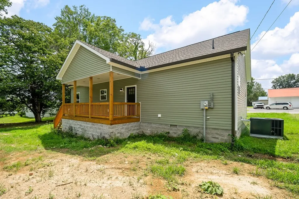 104 E Bryant Street Smithville TN 37166