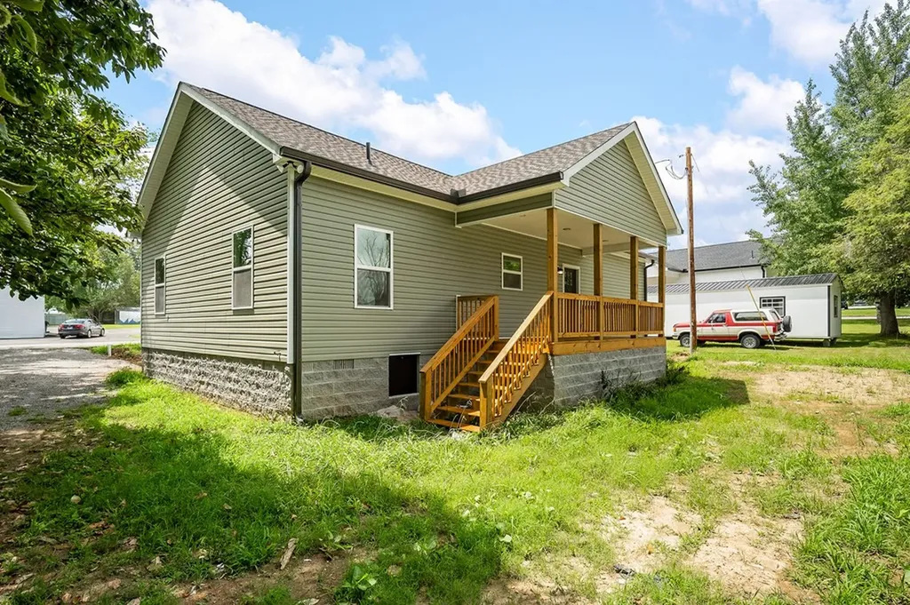 104 E Bryant Street Smithville TN 37166