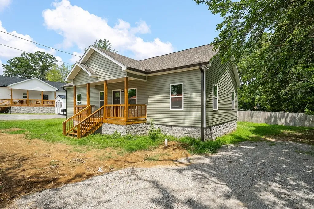 104 E Bryant Street Smithville TN 37166