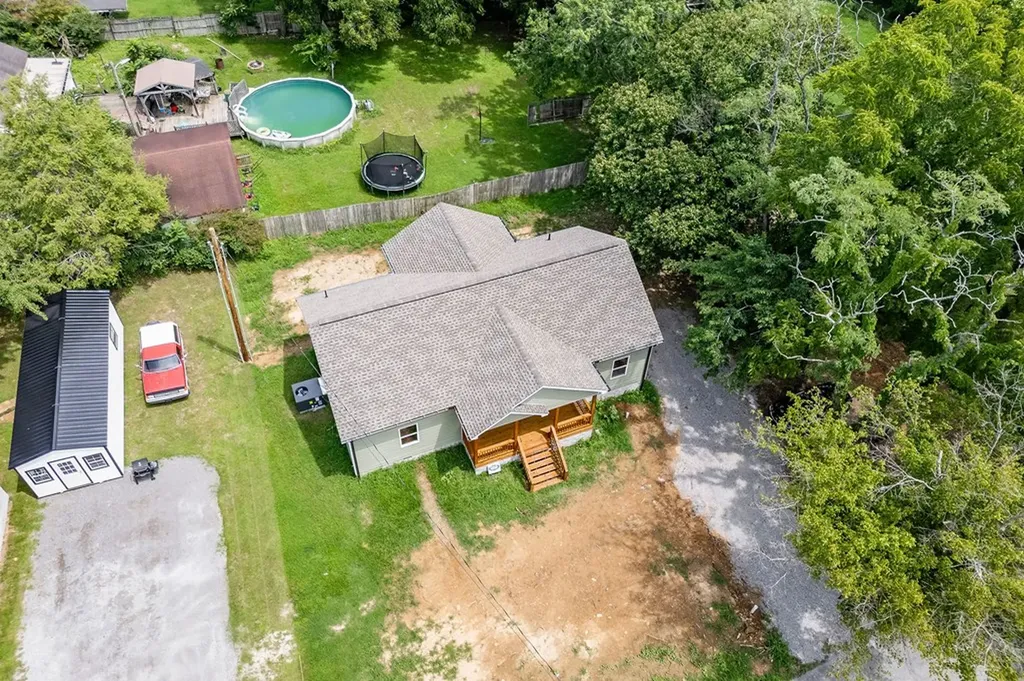 104 E Bryant Street Smithville TN 37166