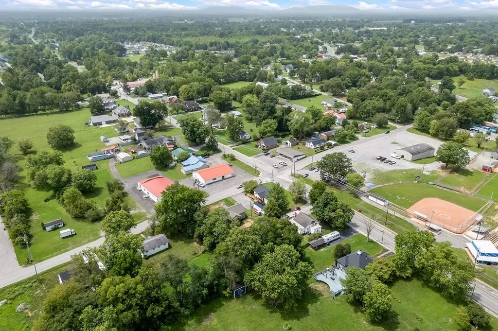 104 E Bryant Street Smithville TN 37166