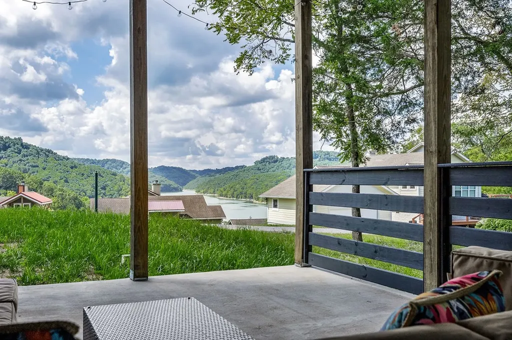 306 Hope Cove Smithville TN 37166