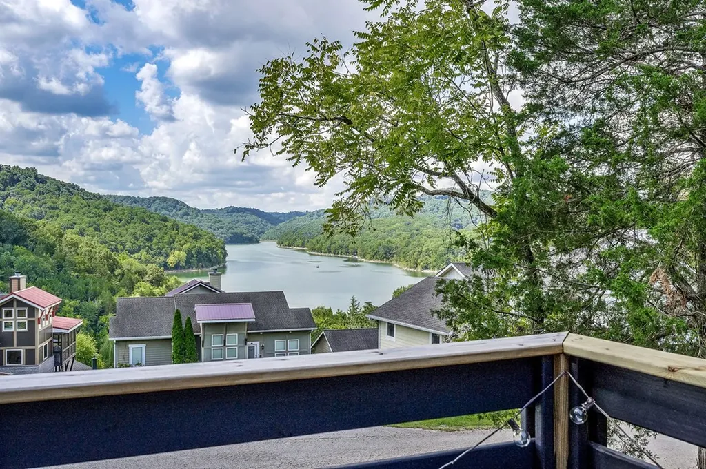 306 Hope Cove Smithville TN 37166