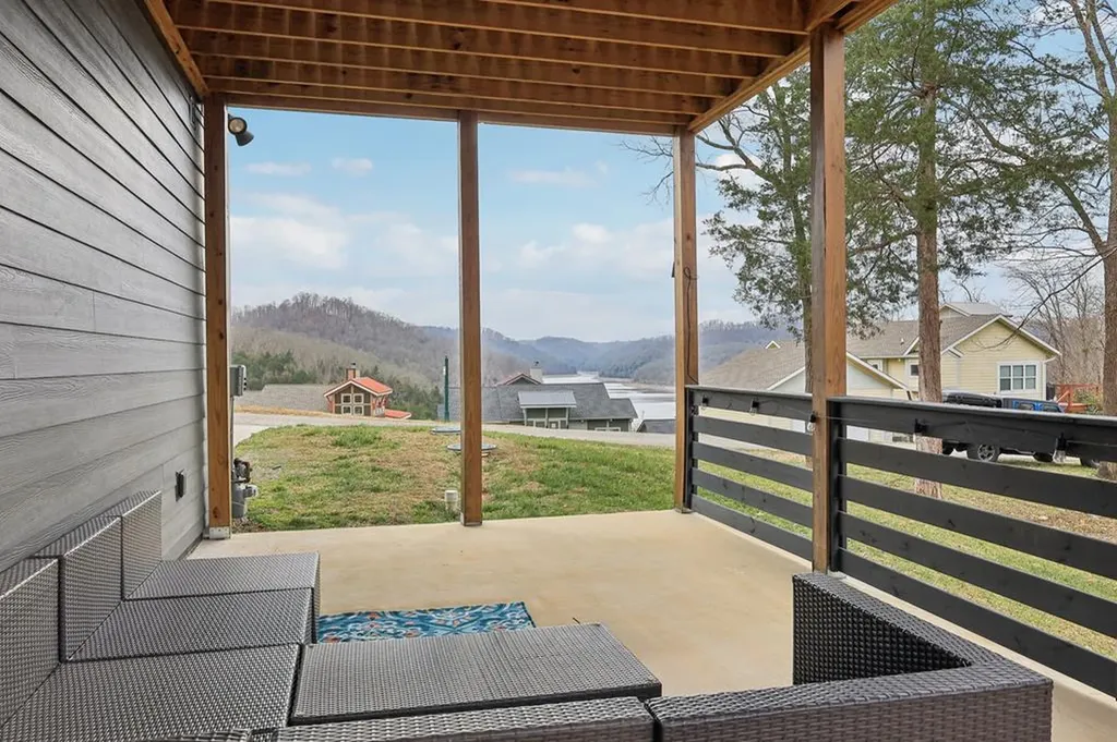 306 Hope Cove Smithville TN 37166