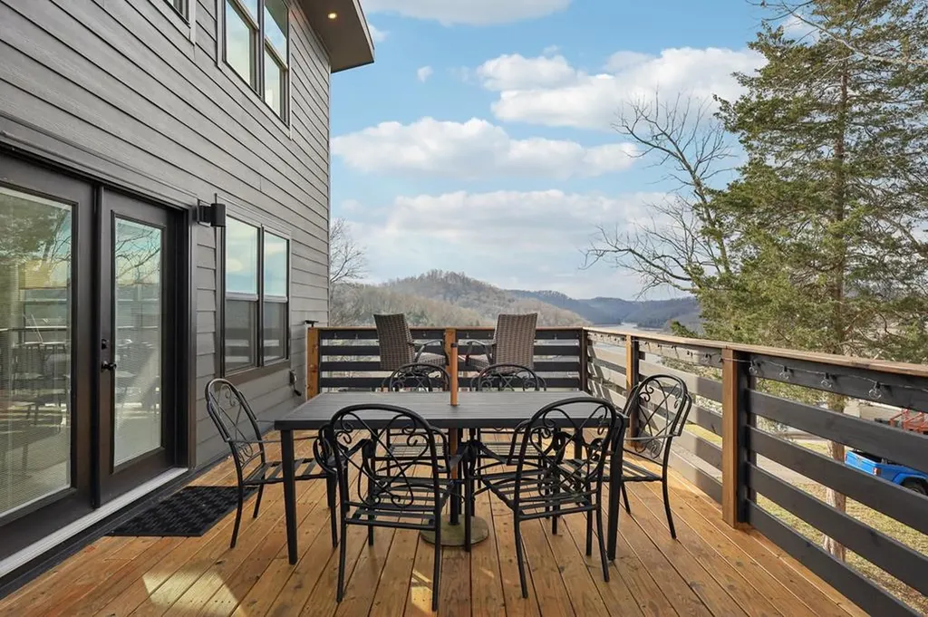 306 Hope Cove Smithville TN 37166