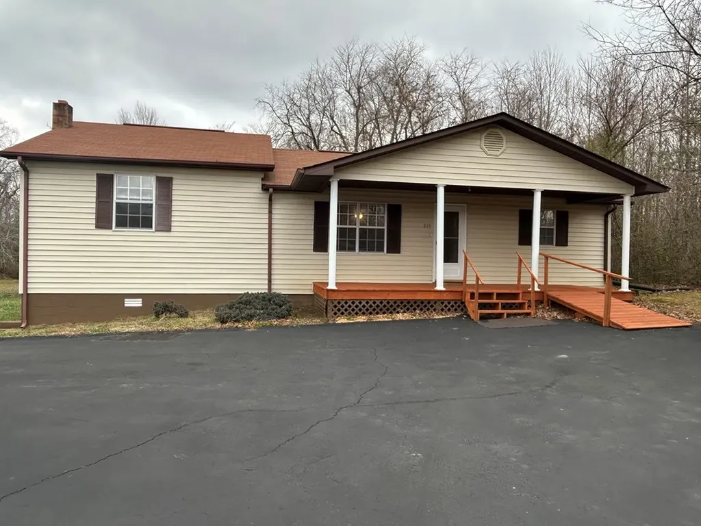 219 N Crabtree Street Jamestown TN 38556