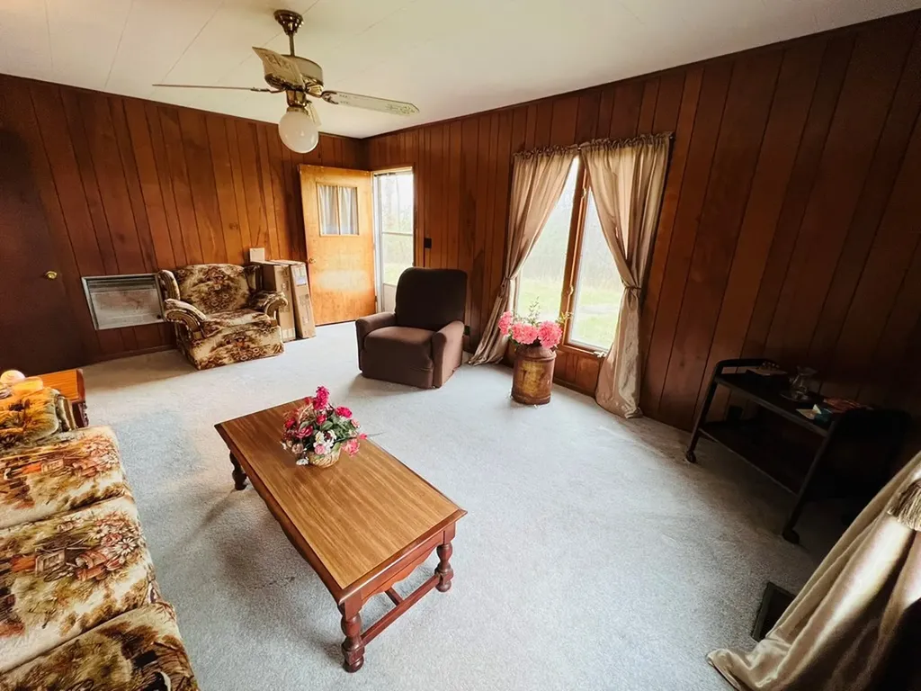 1008 Old Static Road Byrdstown TN 38549