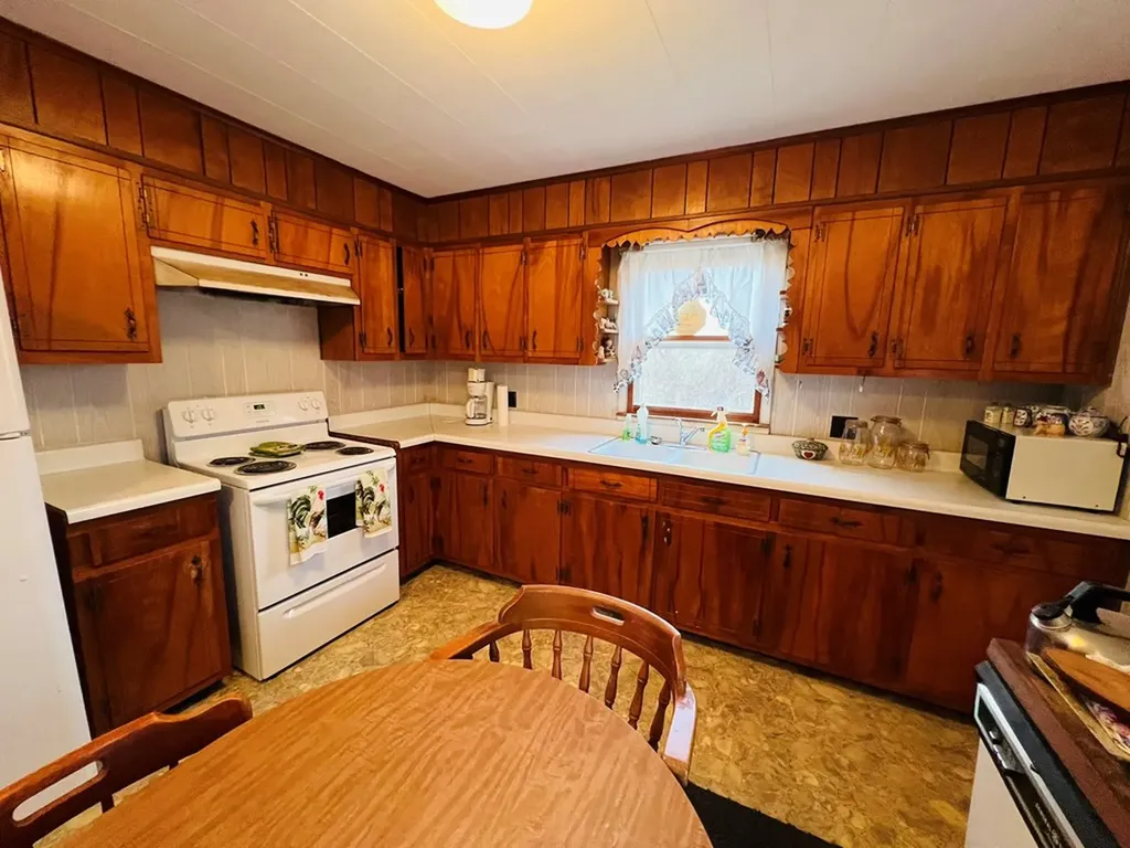 1008 Old Static Road Byrdstown TN 38549