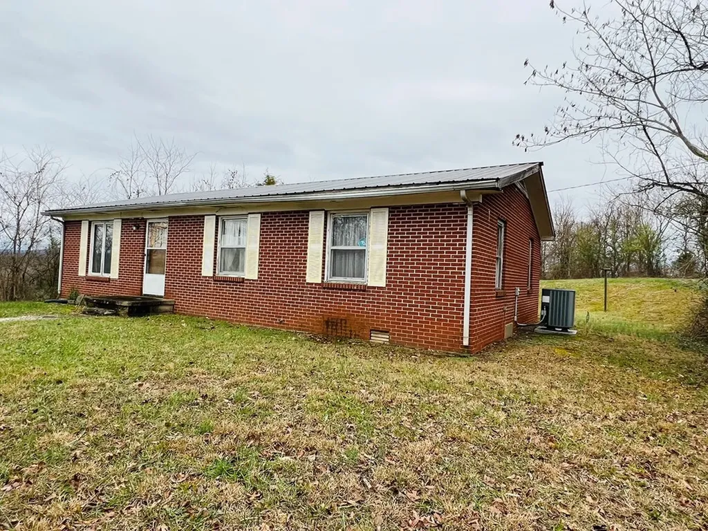 1008 Old Static Road Byrdstown TN 38549