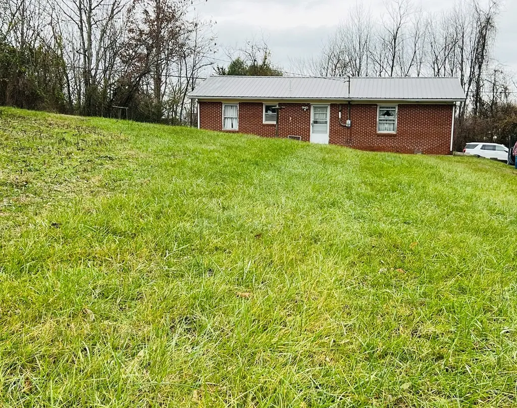 1008 Old Static Road Byrdstown TN 38549