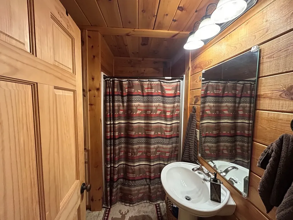 1559 Hollis Poore Road Jamestown TN 38556