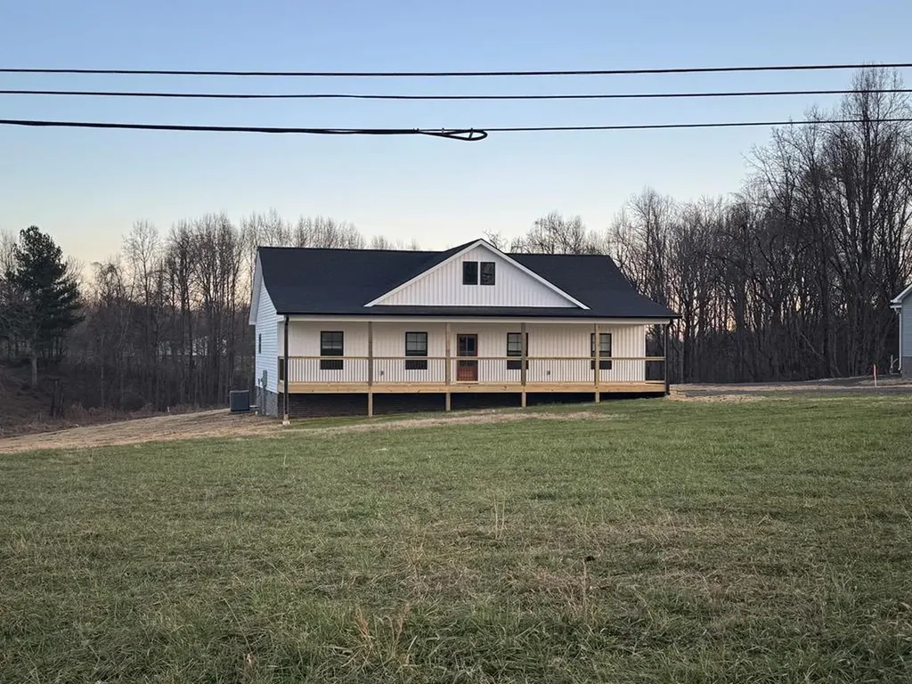 2745 Mccoinsville Road Gainesboro TN 38562