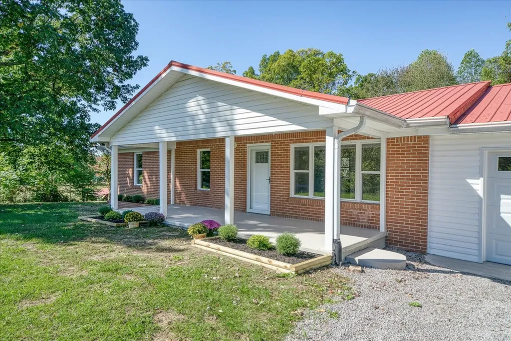 2615 Pen Hook Road Monterey TN 38570