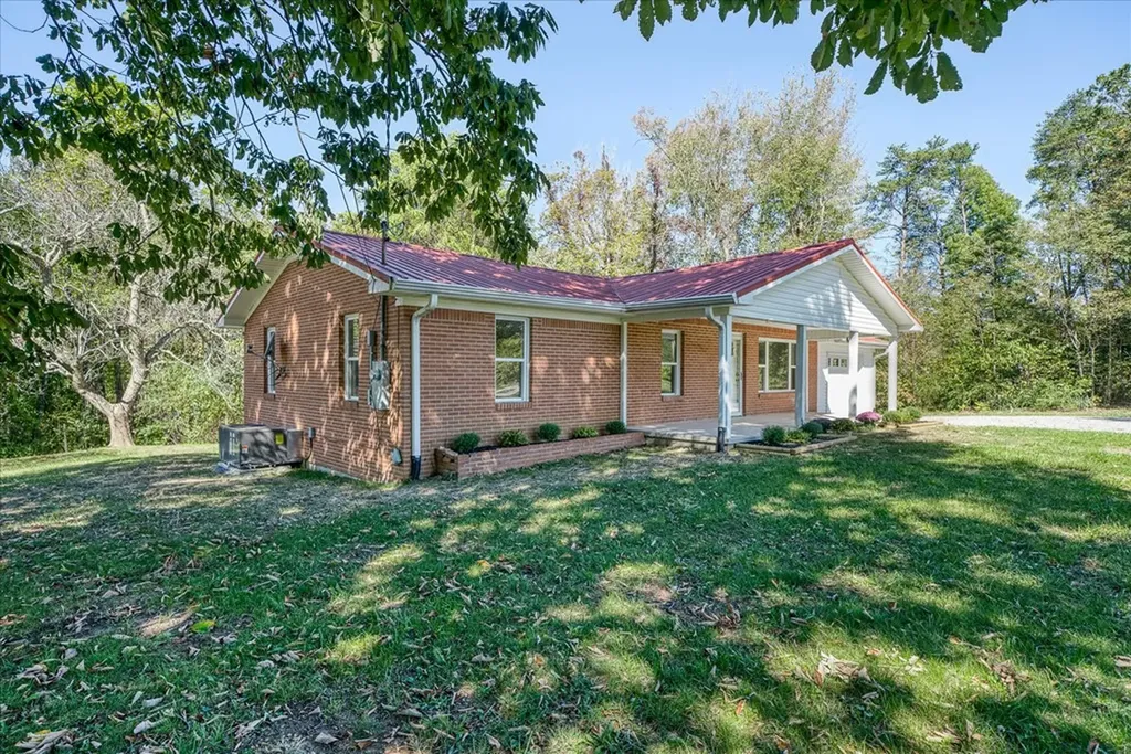 2615 Pen Hook Road Monterey TN 38570