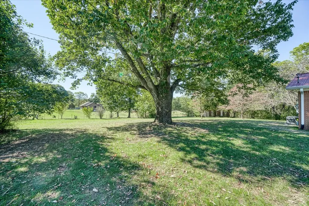 2615 Pen Hook Road Monterey TN 38570