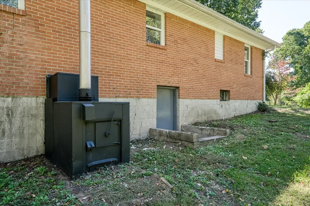 2615 Pen Hook Road Monterey TN 38570