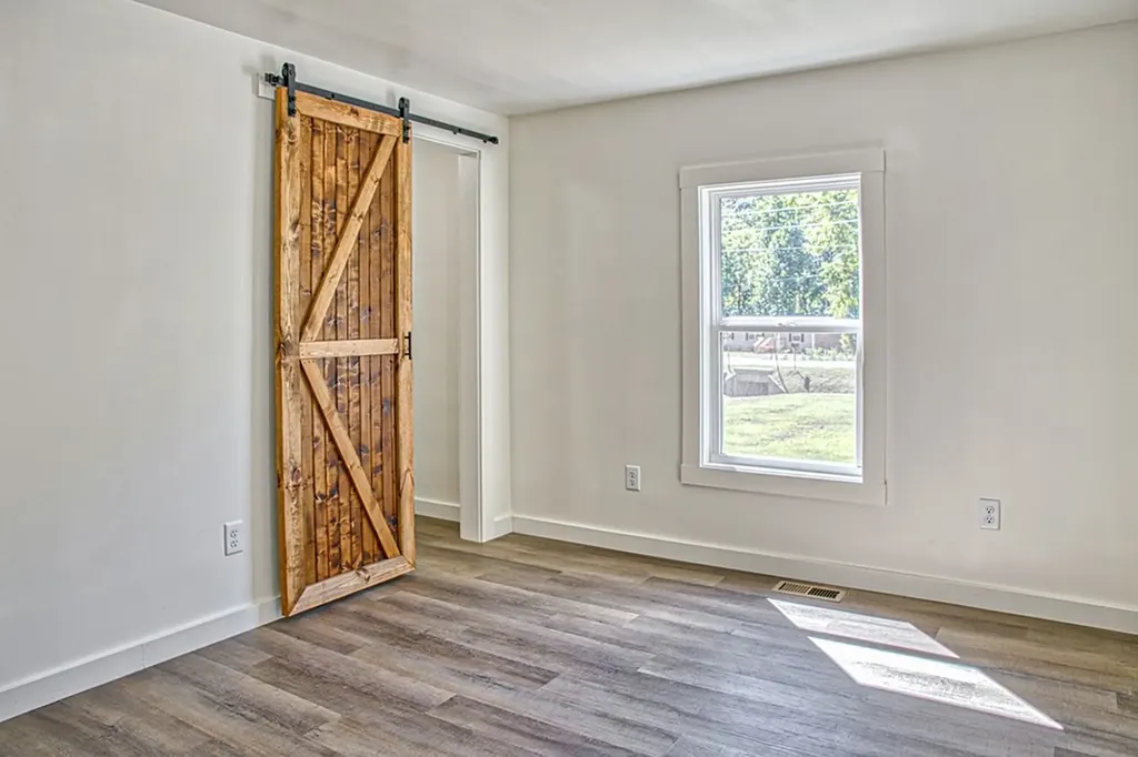 2204 Wartrace Highway Whitleyville TN 38588