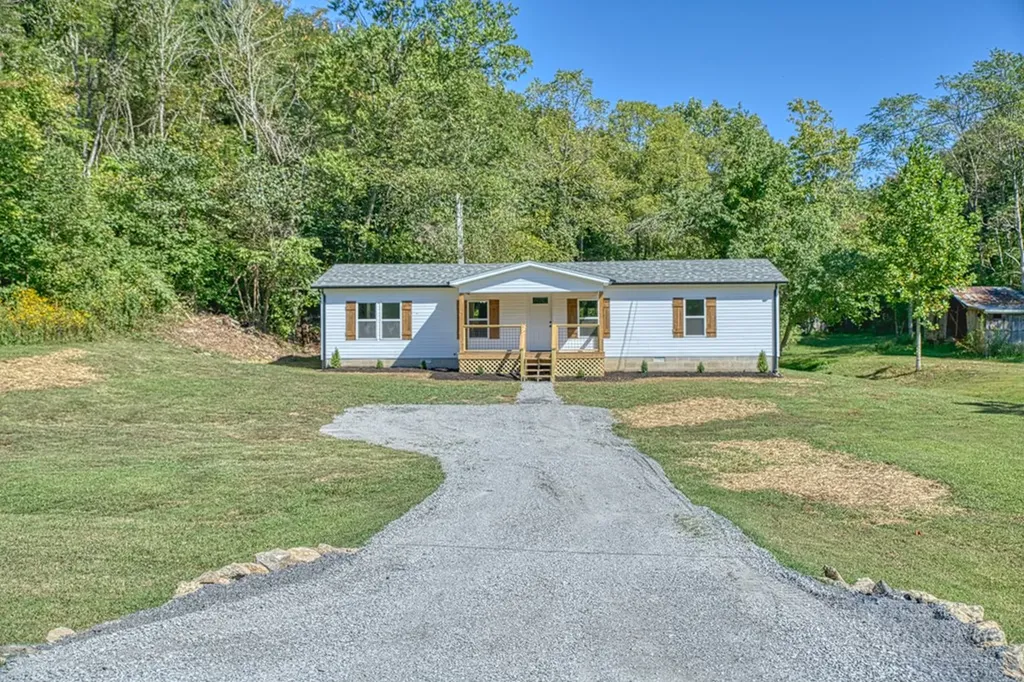 2204 Wartrace Highway Whitleyville TN 38588