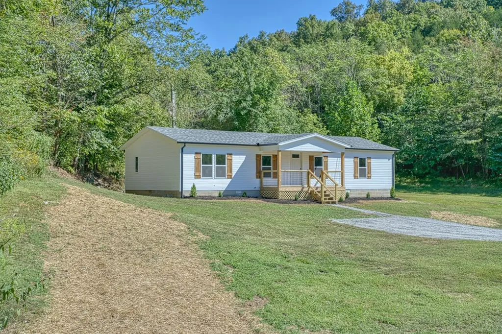 2204 Wartrace Highway Whitleyville TN 38588