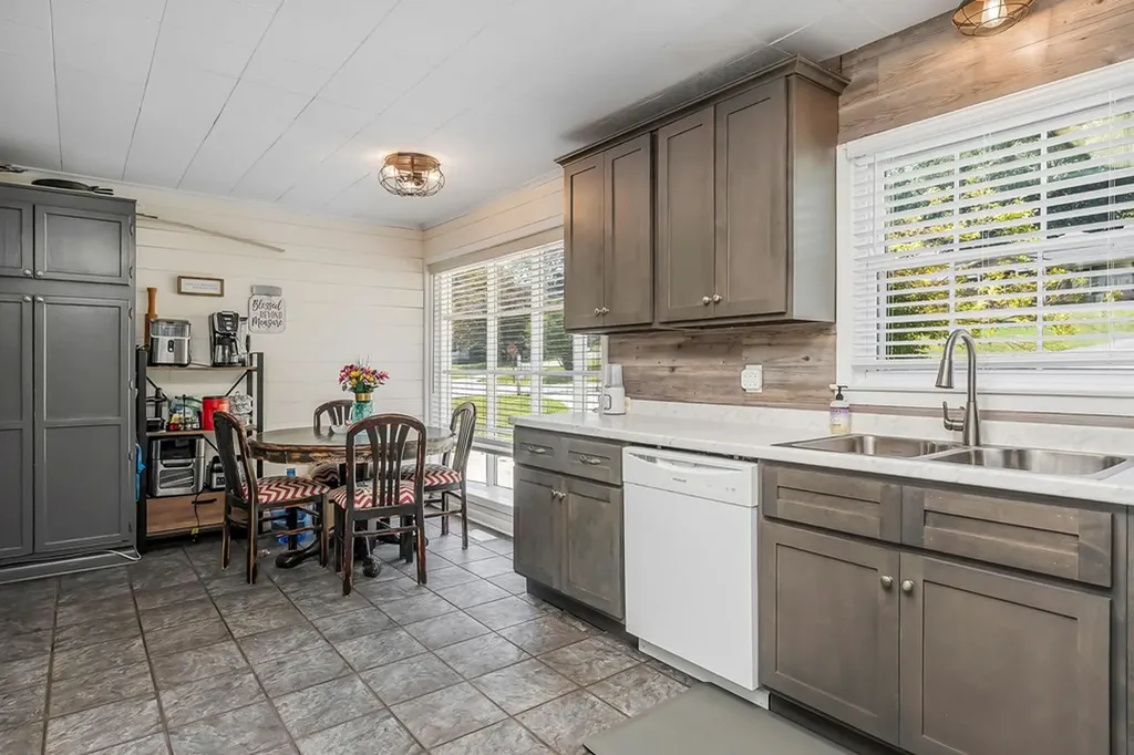 403 Woodland Street Livingston TN 38570