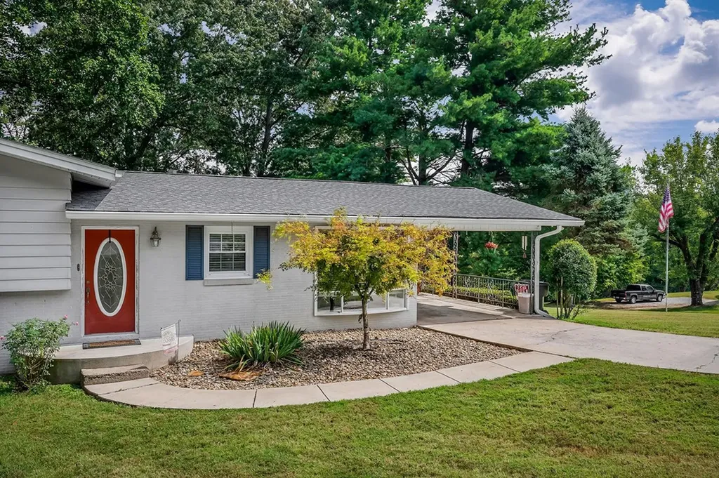 403 Woodland Street Livingston TN 38570