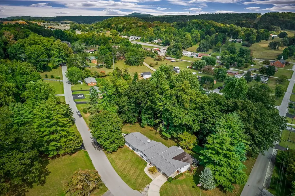 403 Woodland Street Livingston TN 38570