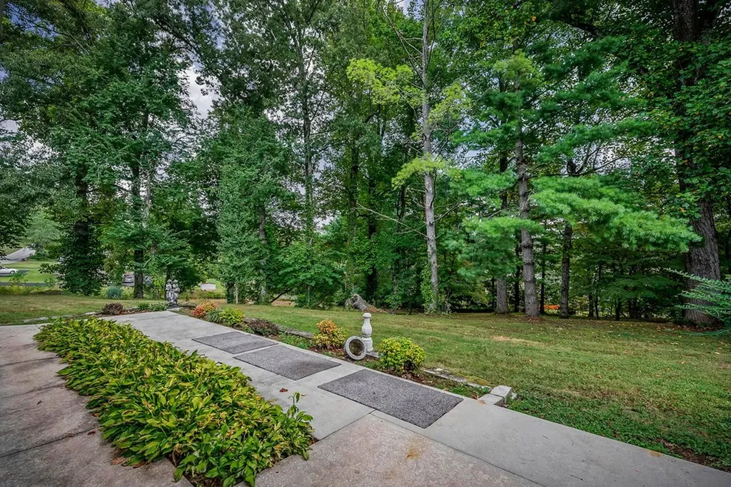 403 Woodland Street Livingston TN 38570