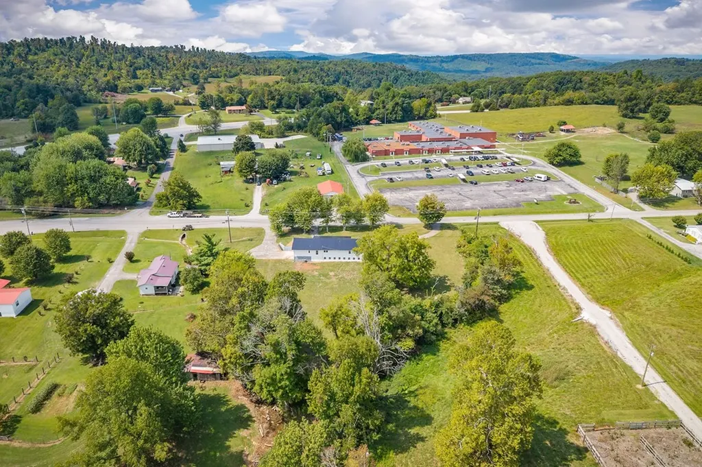 310 Old Celina Road Allons TN 38541